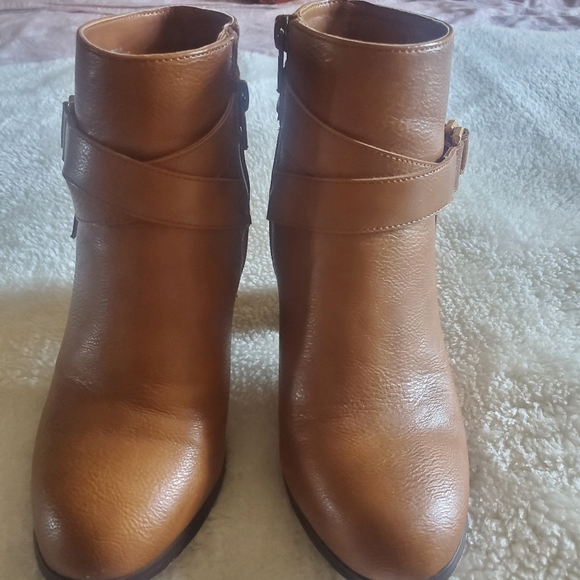 Heeled Short boots  .Are like NEW - Picture 2 of 6